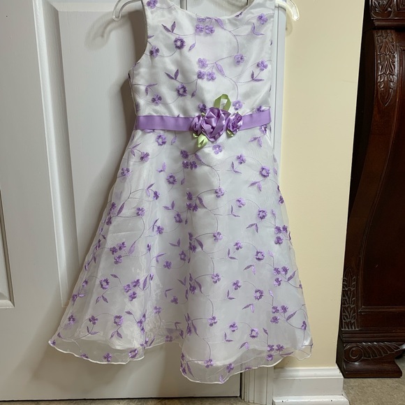 Youngland kids size 5 special occasion embroidered dress and sweater set - Picture 3 of 8